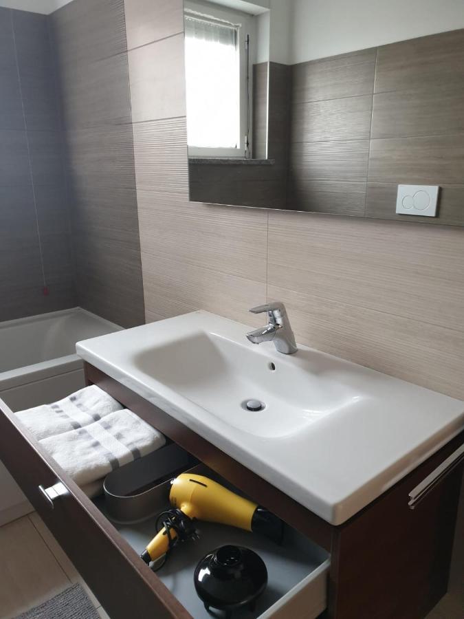 Bovisa New Apartment Milan Bagian luar foto